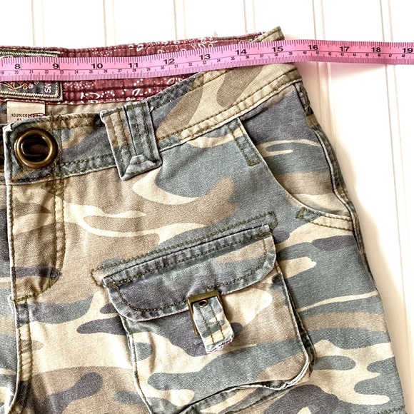 90’s Baggy Camo Pants - Picture 15 of 15